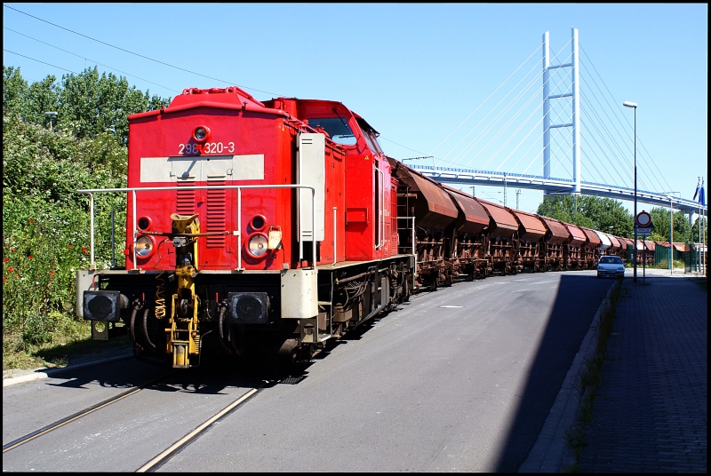298320-3 shunting on 24.06.2009 at the south port of Stralsund.