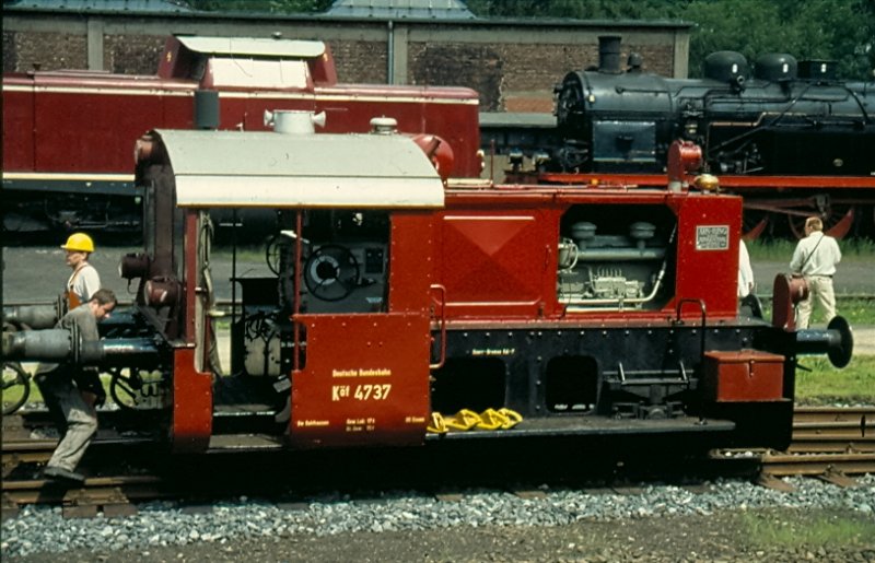 K�f 2737 bei der Arbeit in Bochum-Dahlhausen 