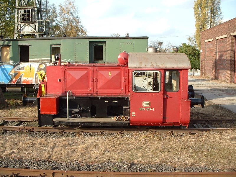 323 617-1 am 26.10.2005 im ehem. Bw Gelsenkirchen-Bismarck. Aufgenommen vor