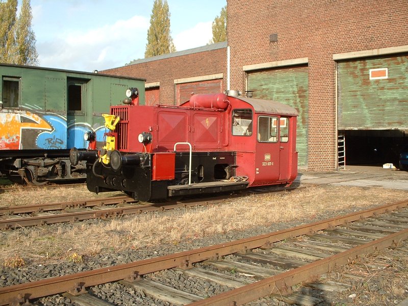 323 617-1 am 26.10.2005 im ehem. Bw Gelsenkirchen-Bismarck. Aufgenommen vor