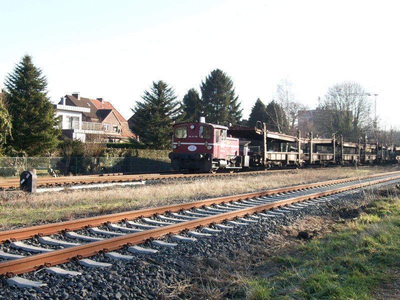 332-CL 109 pulls car transporter in the industry Oberbruch. These