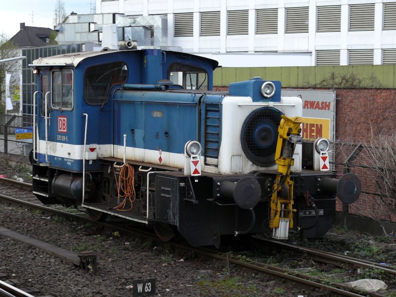 335128-5 (DB Witten points). Witten Hbf 09.04.2009. (automatically translated, Powered