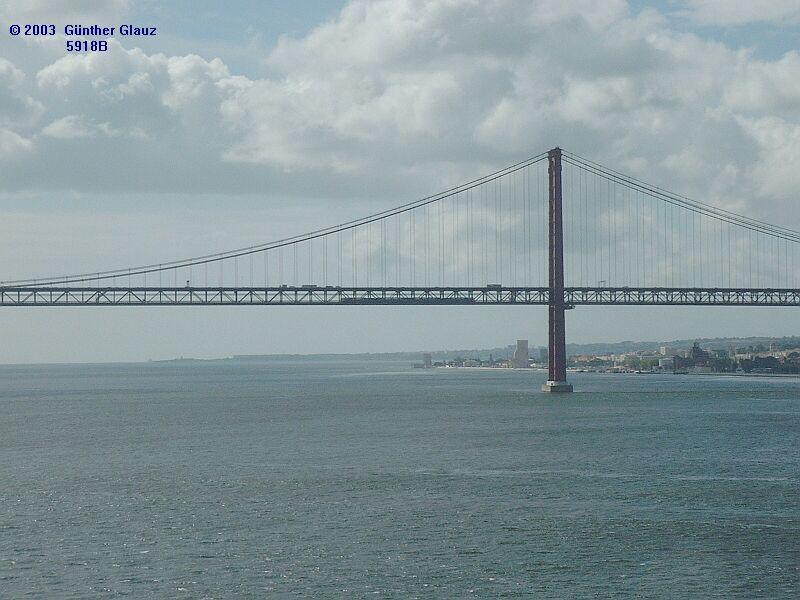 Teil der H�ngebr�cke �ber den Tejo in Lissabon am 22.09.2003.
