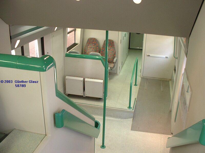 Rise in the double-deck trainset BR 3500 of CP (automatically