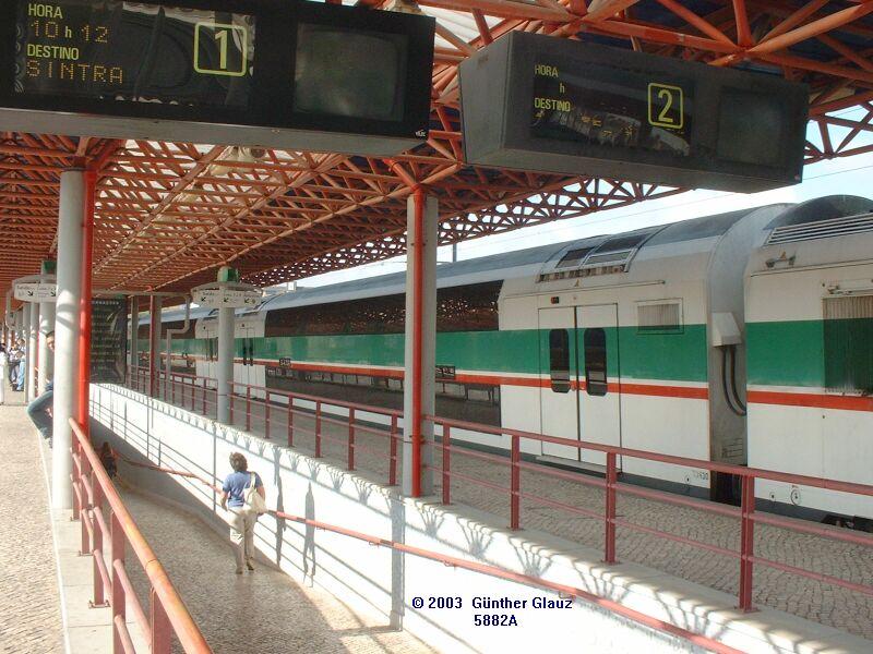 Between cars of the double-deck driving course BR 3500 of