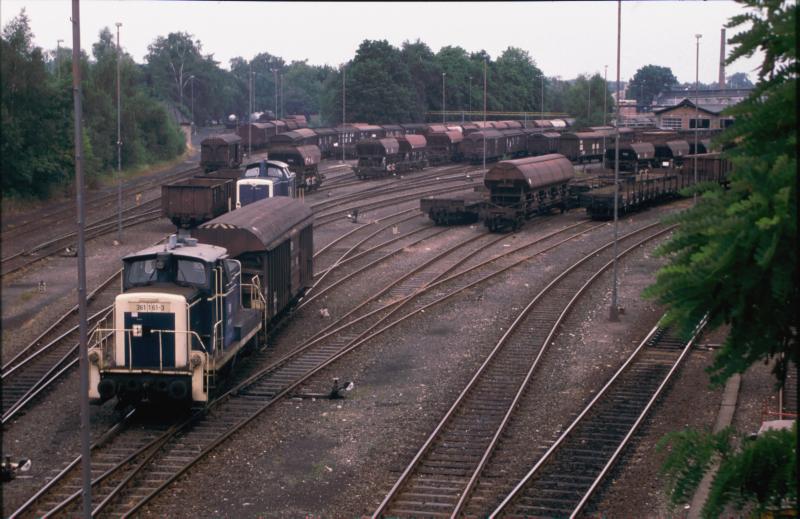 361 161-3 rangiert im (G�terwagen-)Ausbesserungswerk Paderborn im Sommer 1989 