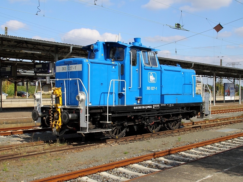363027-1 of the press stands at 09/26/2009 parked in Riesa.