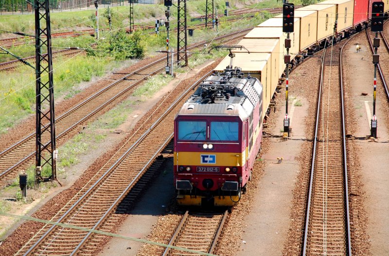 Kaum am Rbf Dresden-Friedrichstadt angekommen, folgte schon 371 012 mit