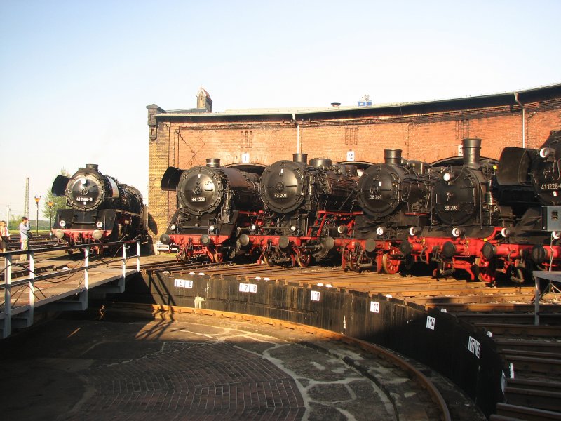Kleine Parade in der Abendsonne v.l.n.r.41 1144-9,44 1338,43 001,58 261,38