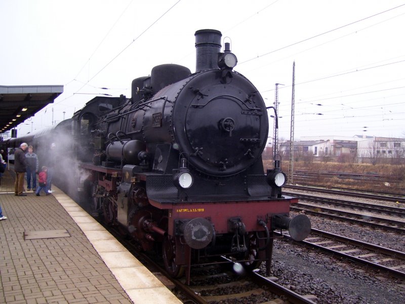 2455 "POSES" on the train to the Past in Weimar,