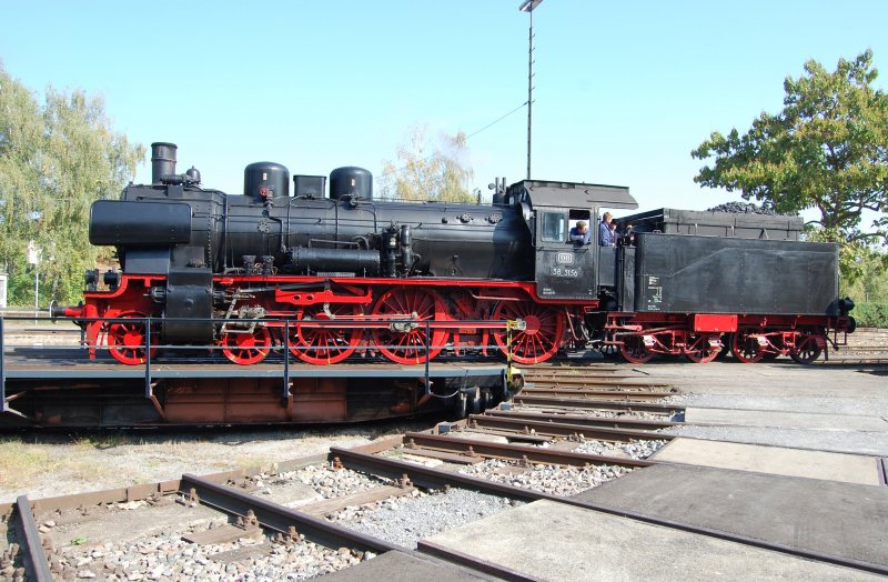 38 3156 verl��t die Drehscheibe um gewartet zu werden. Zum