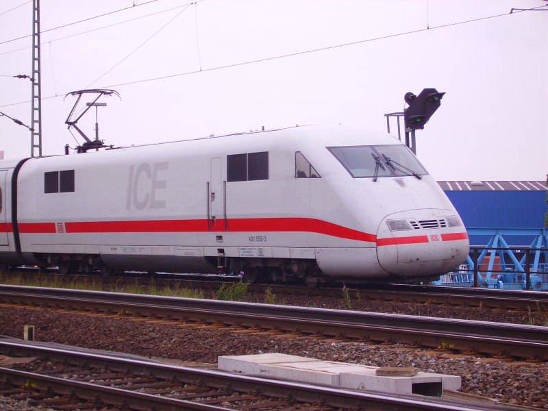 401058-3 an ICE pushes one to the south. Hamburg, 01:07:07