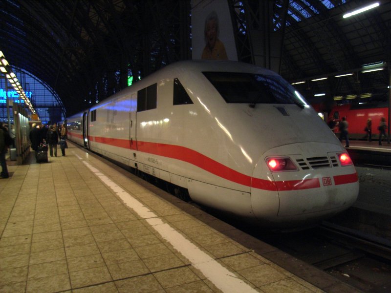 401 585-5 im Hauptbahnhof Frankfurt (Main), 15.11.08 