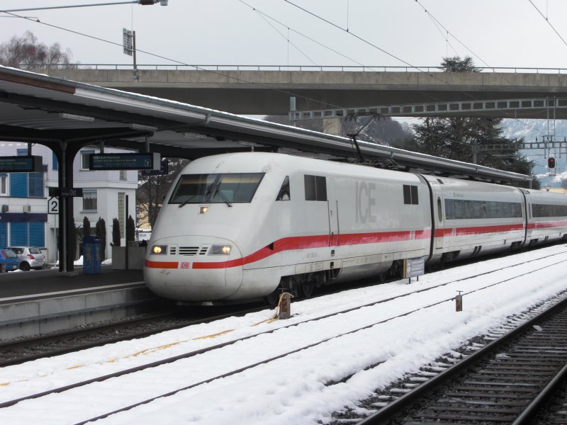Ein ICE 1 steht in Interlaken Ost bereit zur Fahrt