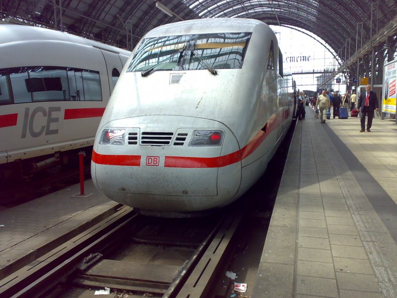 The ICE is the exit to Kiel HBF bereit.Frankfurt a