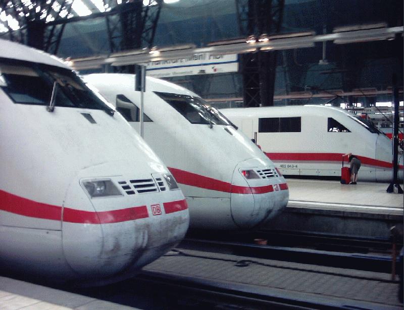 ICE-1 (401), ICE-1 (401), and ICE-2 (402) in Frankfurt /