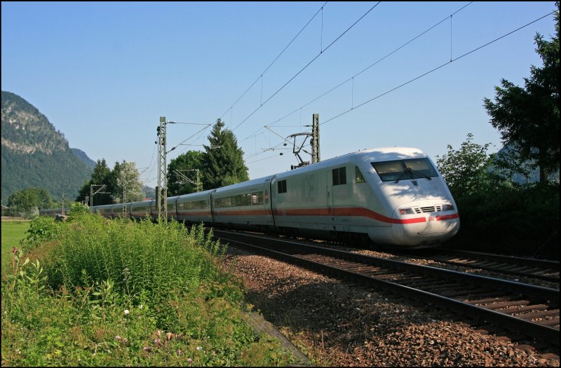 401 562/062 (9380 401 562-4 D-DB) legt sich als ICE