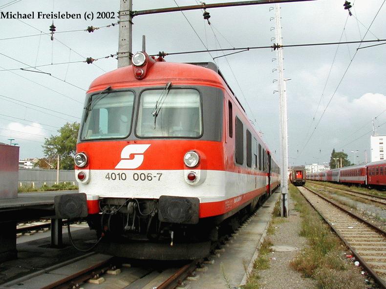 4010 006-7 am Reinigungsgleis des Bahnhofes Wien S�d; am 01-09-2002