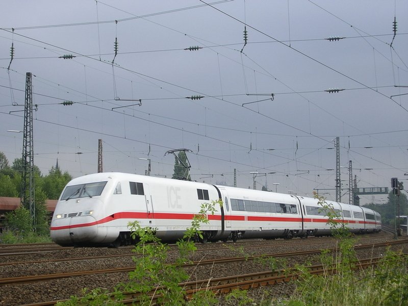 ICE2 Bad Hersfeld mit TK 402 041-8,am Ende der 
Steuerwagen