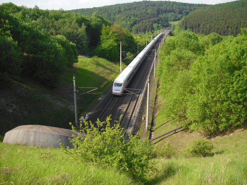 Doppelter ICE 2 auf der Schnellfahrtrasse bei Bad Gandersheim aus