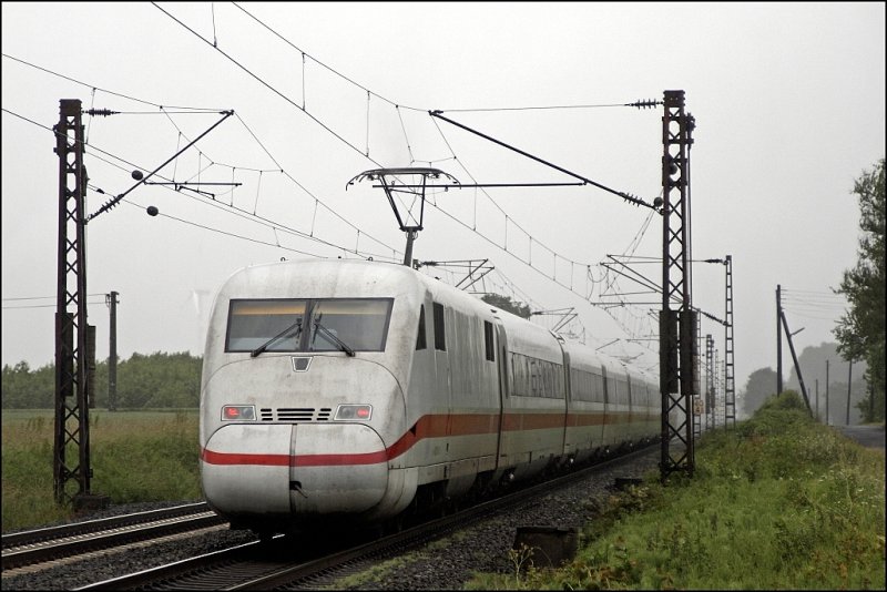 Ein unbekannter 402er eilt als ICE 547 von K�ln/Bonn