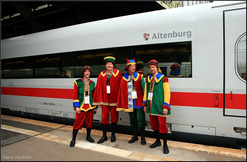Tz28 (408 028/808 028) wird auf den Namen der Stadt