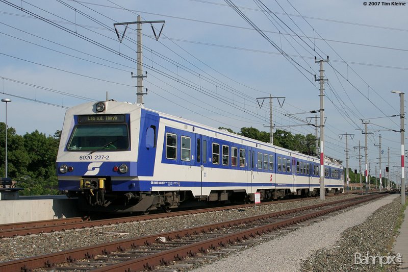 6020 227 am 19.05.2007 in Wien-Zentralfriedhof. www.bahnpix.de 