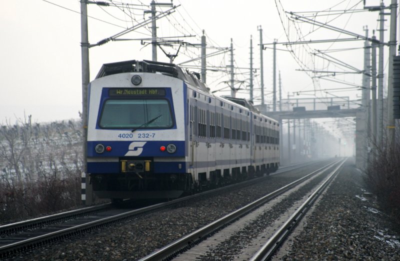 4020 with the S9 on the way to Wr. Neustadt.