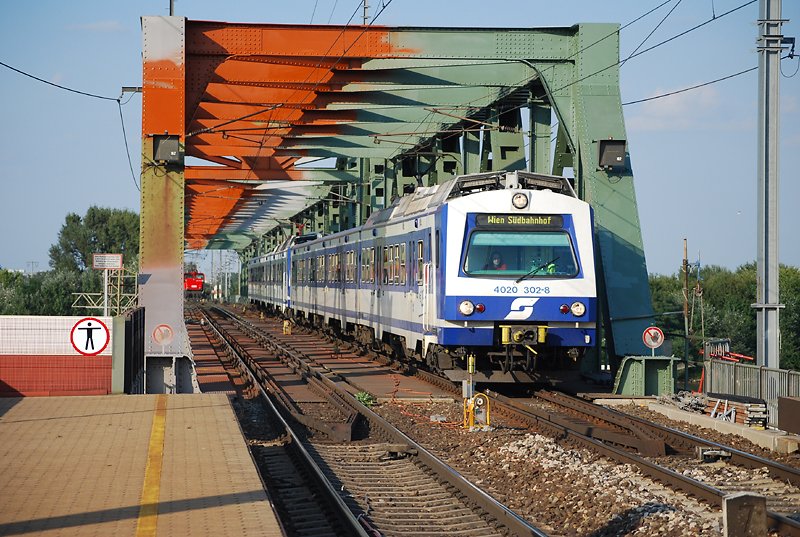 4020 302 durchf�hrt in wenigen Sekunden die Hst. Wien Praterkai