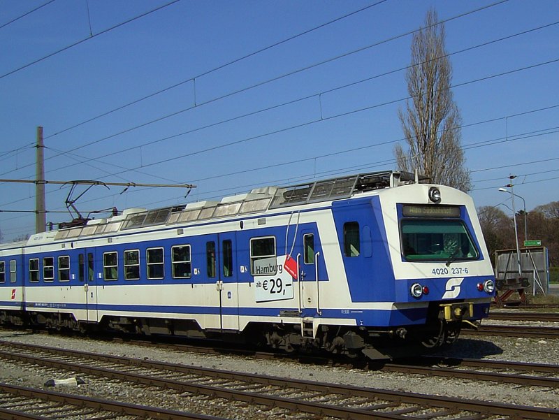 The 4020 237 on 15/03/2008 at the entrance to the