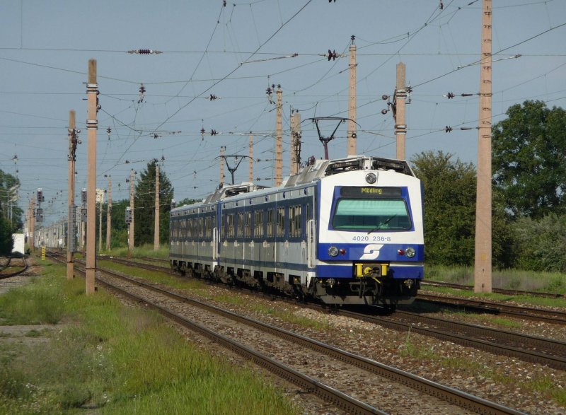 Die 4020 234-8 und die 4020 275-6 treffen gerade auf