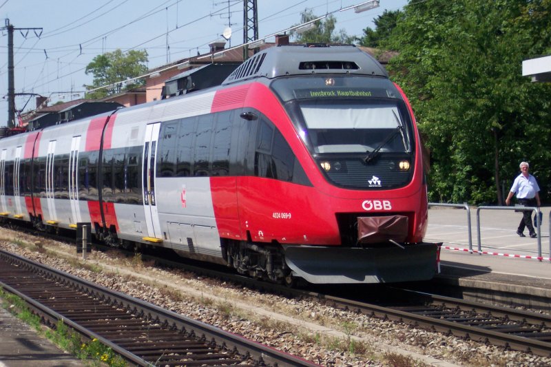ÖBB 4024 in Rosenheim. (automatically translated, Powered by Google) 