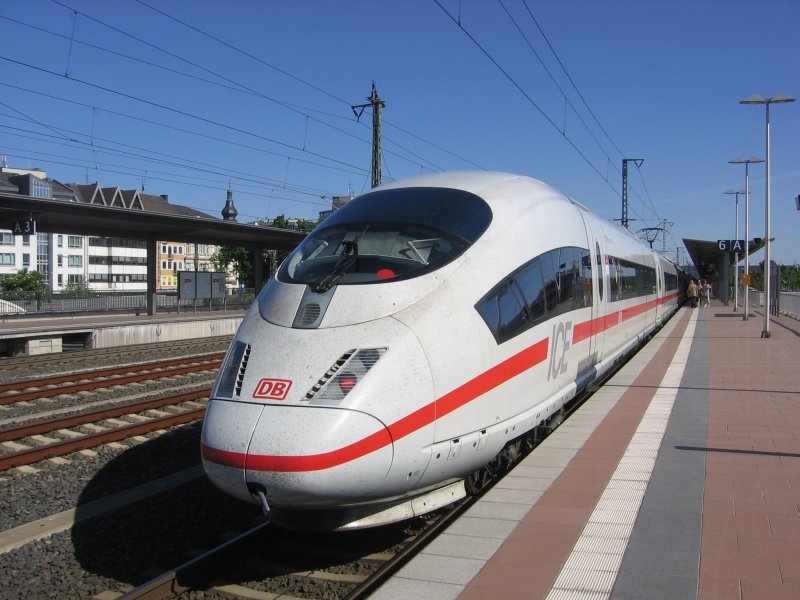 403 004 "Munich" has just been run as ICE 611