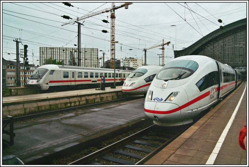 Treffen des Fernverkehrs: W�hrend 406 4652 Arnhem als ICE120 von