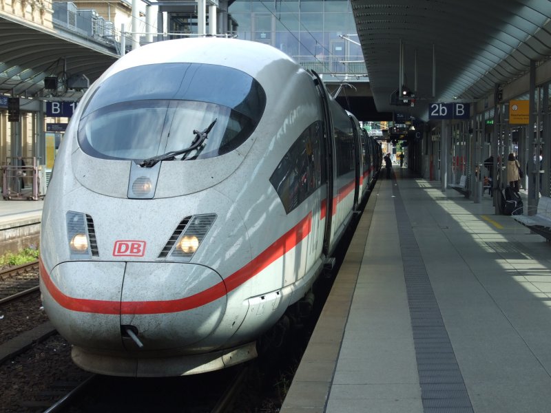 A unit of the BR 403 waits standing in Mainz