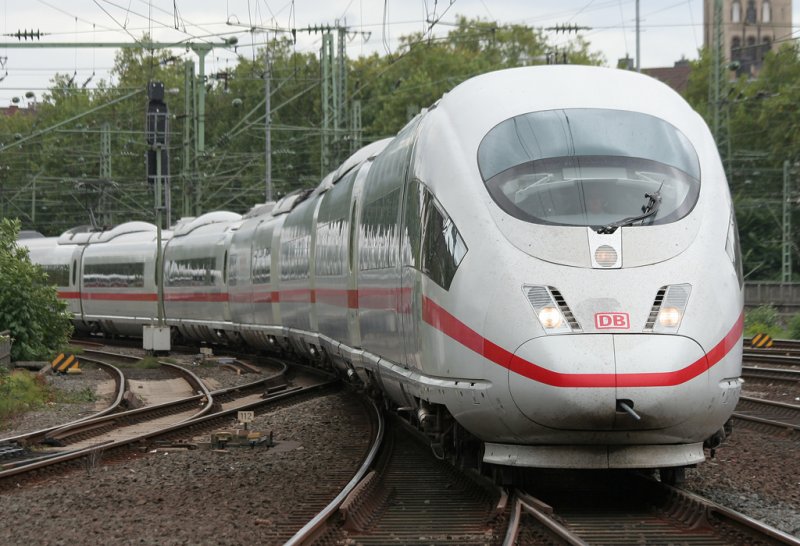 An ICE 3 at the entrance to Dusseldorf HBF recorded