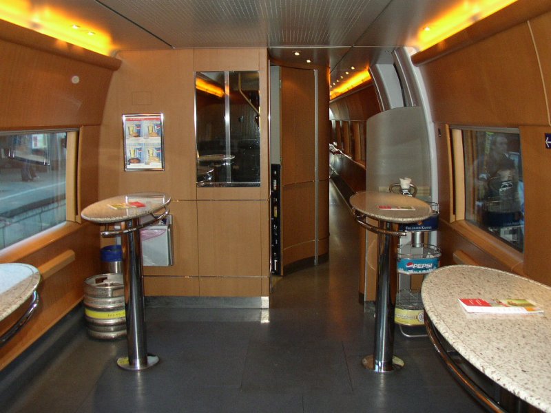 Bistro bereich des ICE 1828 (Garmisch-Partenkirchen - Frankfurt (M) -