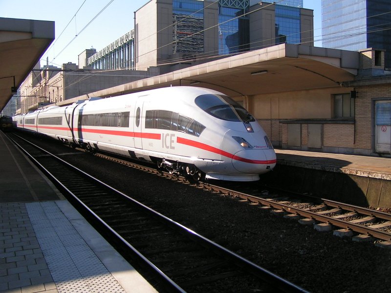 Der HISPEED ICE 3 Arnhem bei der Abfahrt in Br�ssel