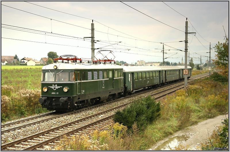 Gep�cktriebwagen 4061.13 f�hrt mit Sonderzug 16651 von Wien S�d nach