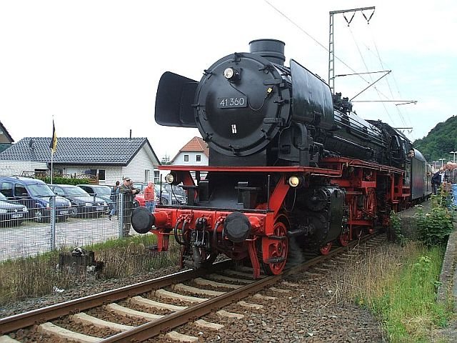 41 360 kam mit einem Sonderzug aus Oberhausen nach Altenbeken