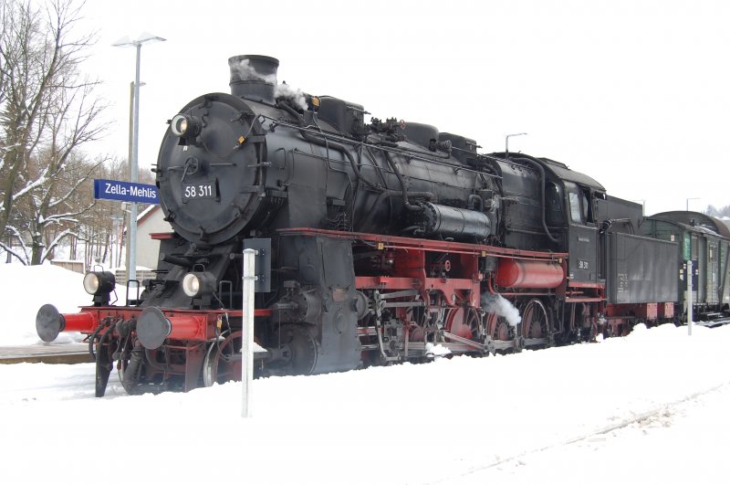 The G-12 before their photo freight train, waiting in Zella