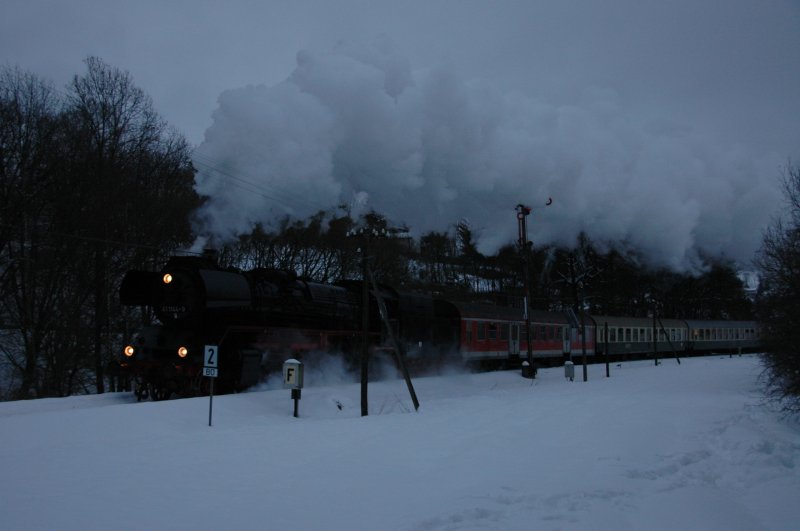 41 1144-9 mit dem Rodelblitz bei der Ausfahrt aus Steinbach-Hallenberg