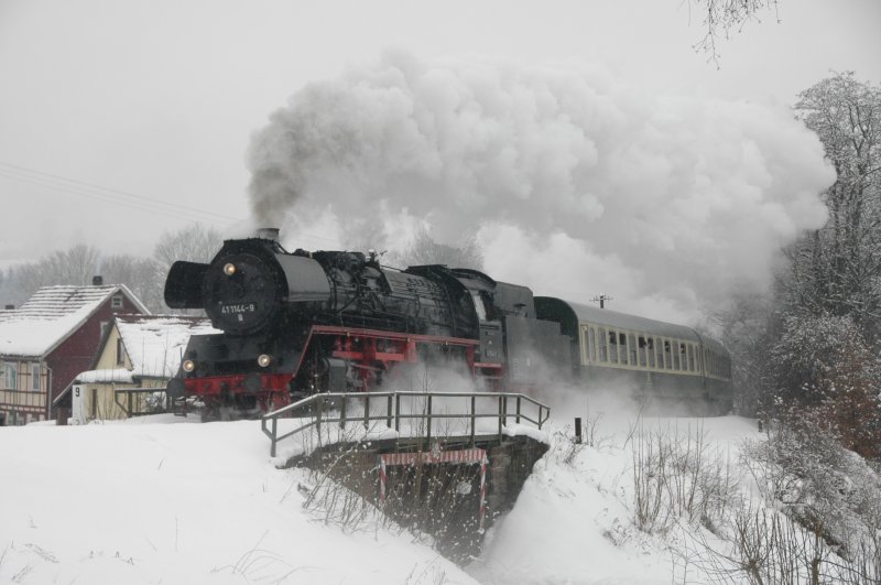 41 1144-9 mit dem Rodelblitz bei Viernau, 22.02.09 