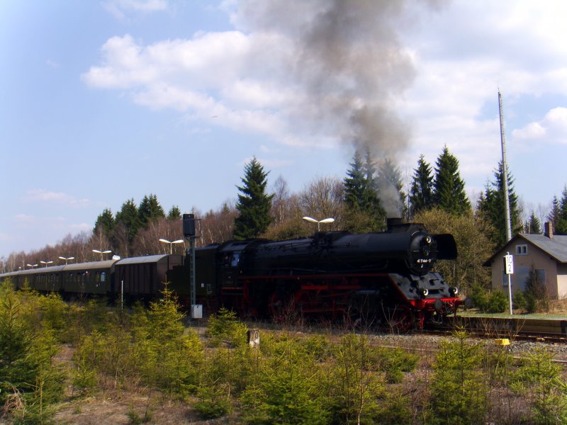 41 1144-9 erreicht mit dem Sonderzug des SEM am 12.04.2009
