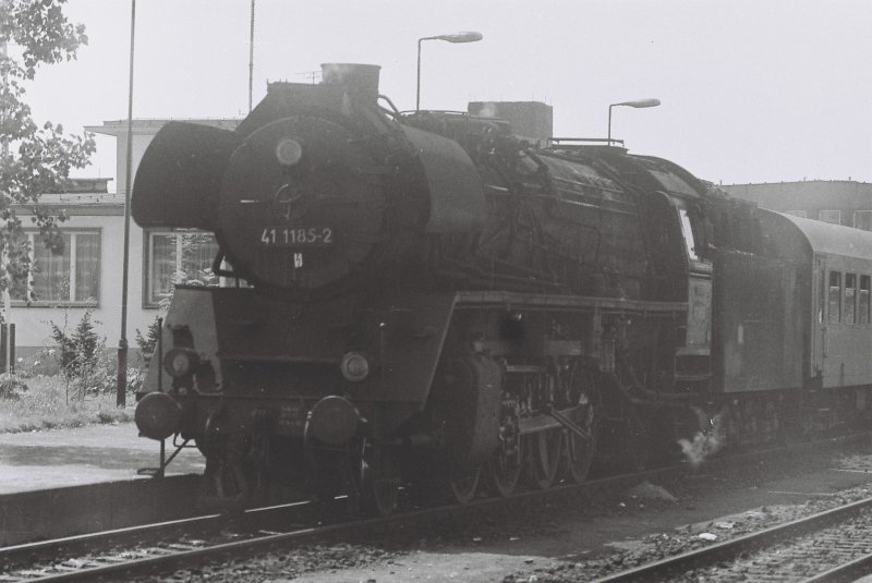 41 1185-2 of the depot is at Güsten xx.07.1985 with