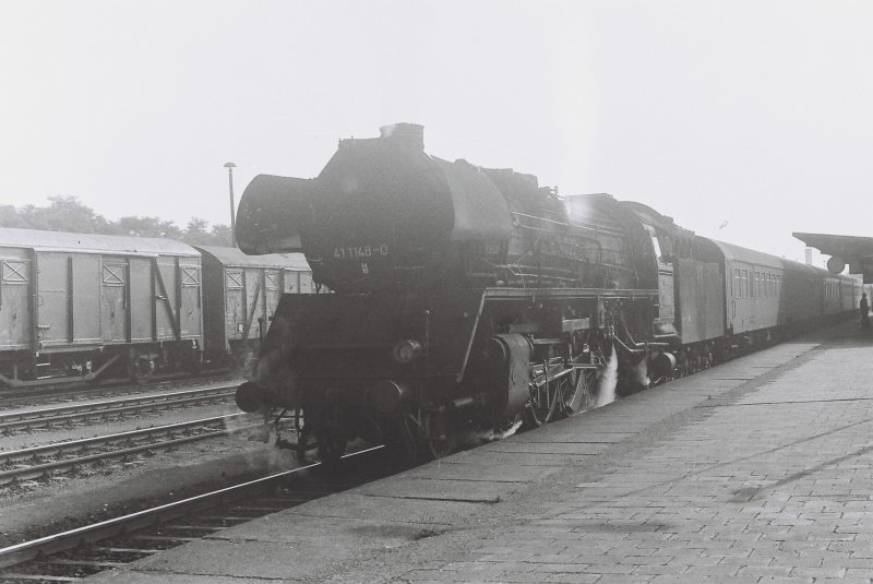 41 1148-0 Güsten of the depot stands at the xx.o7.1985