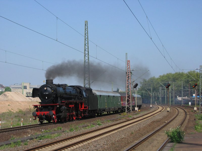 41 360 mit einem Sonderzug in D�sseldorf Zoo am 02.05.09