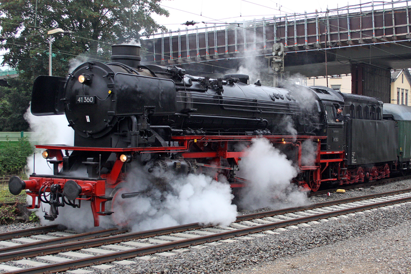 Die 41 360 bei der Abfahrt in K�nigswinter zu einer