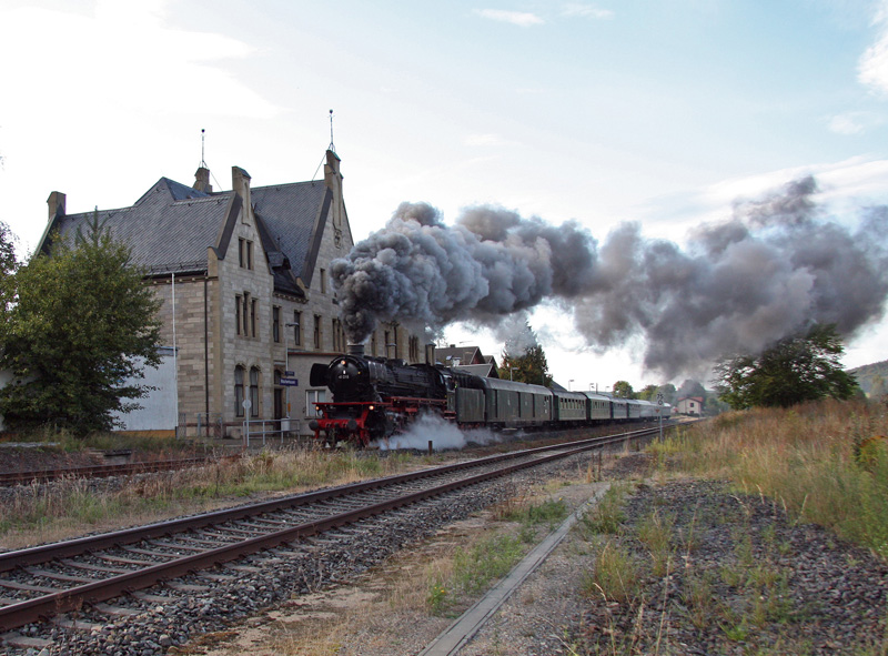 Under full steam passes through 41 018 on the way