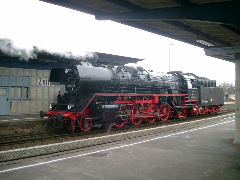 On 13:03:05 41 1144-9 hauled a steam special train from